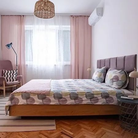 Cozy In Apartment *
